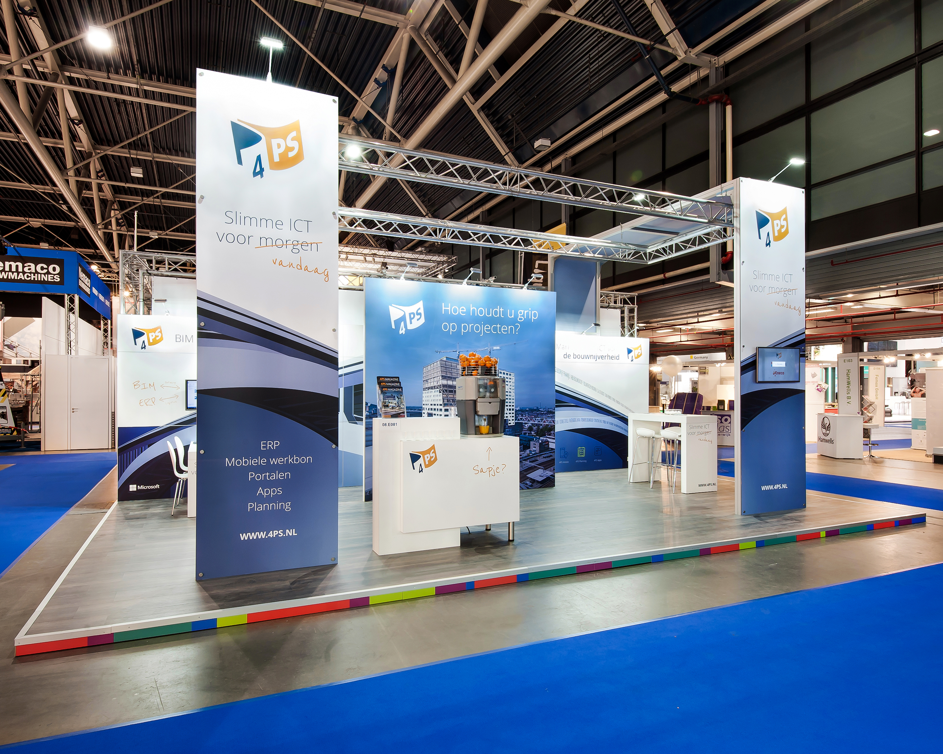 Verzorging huurstand voor 4PS voor bouwbeurs met verhoogde vloer, laminaat en meubilair